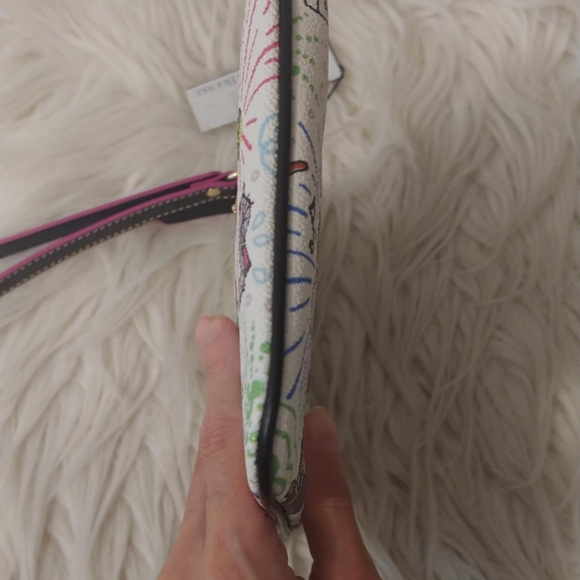 💖FIRM! NWT DISNEY PARKS X DOONEY AND BOURKE DISNEY CATS SKETCH WRISTLET - Picture 5 of 15